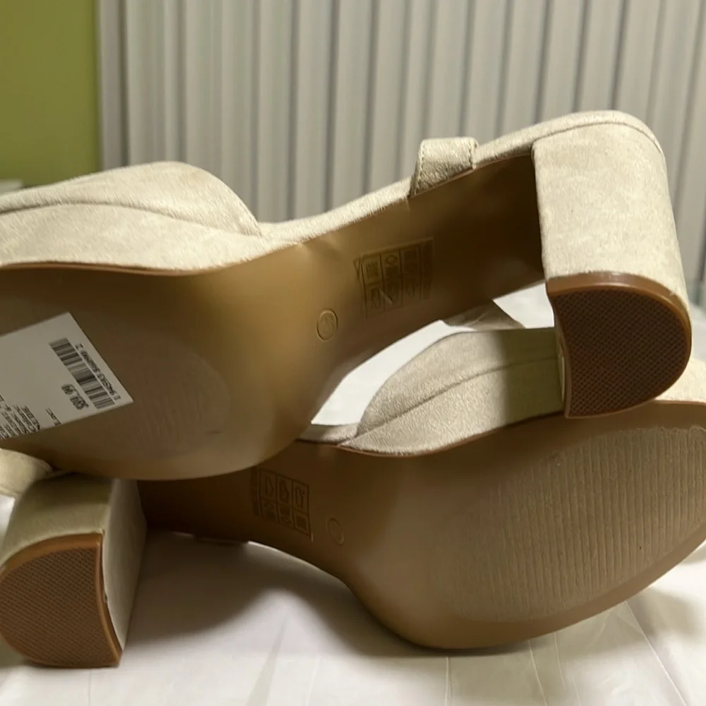 JOURNEE COLLECTION Women's Nairri Platform Block Heel Dress Sandals, Size 9.5